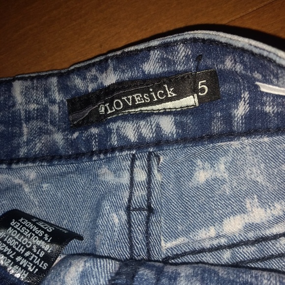 Shorts - Picture 2 of 4